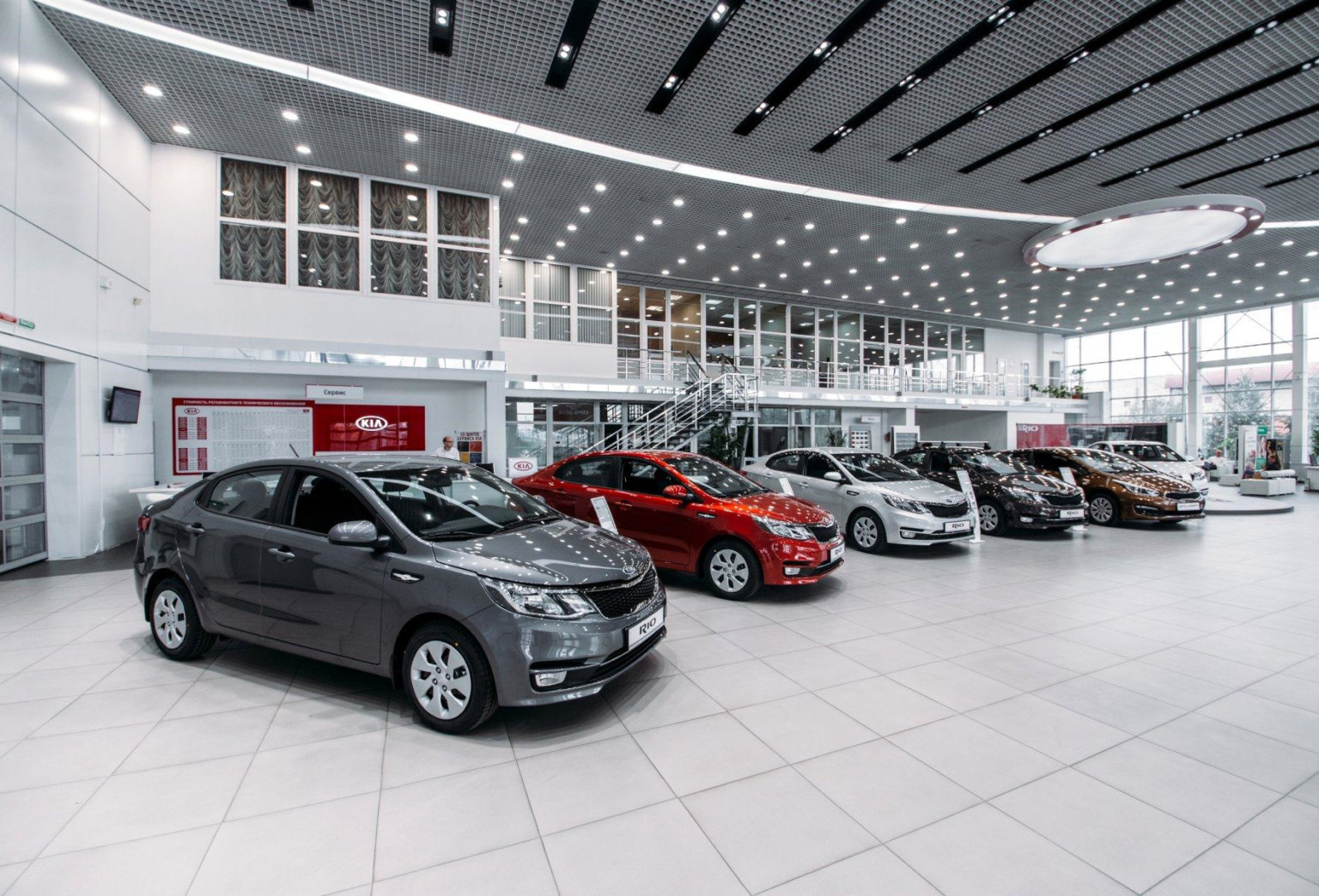 Как страсть к инновациям трансформирует современные автосалоны